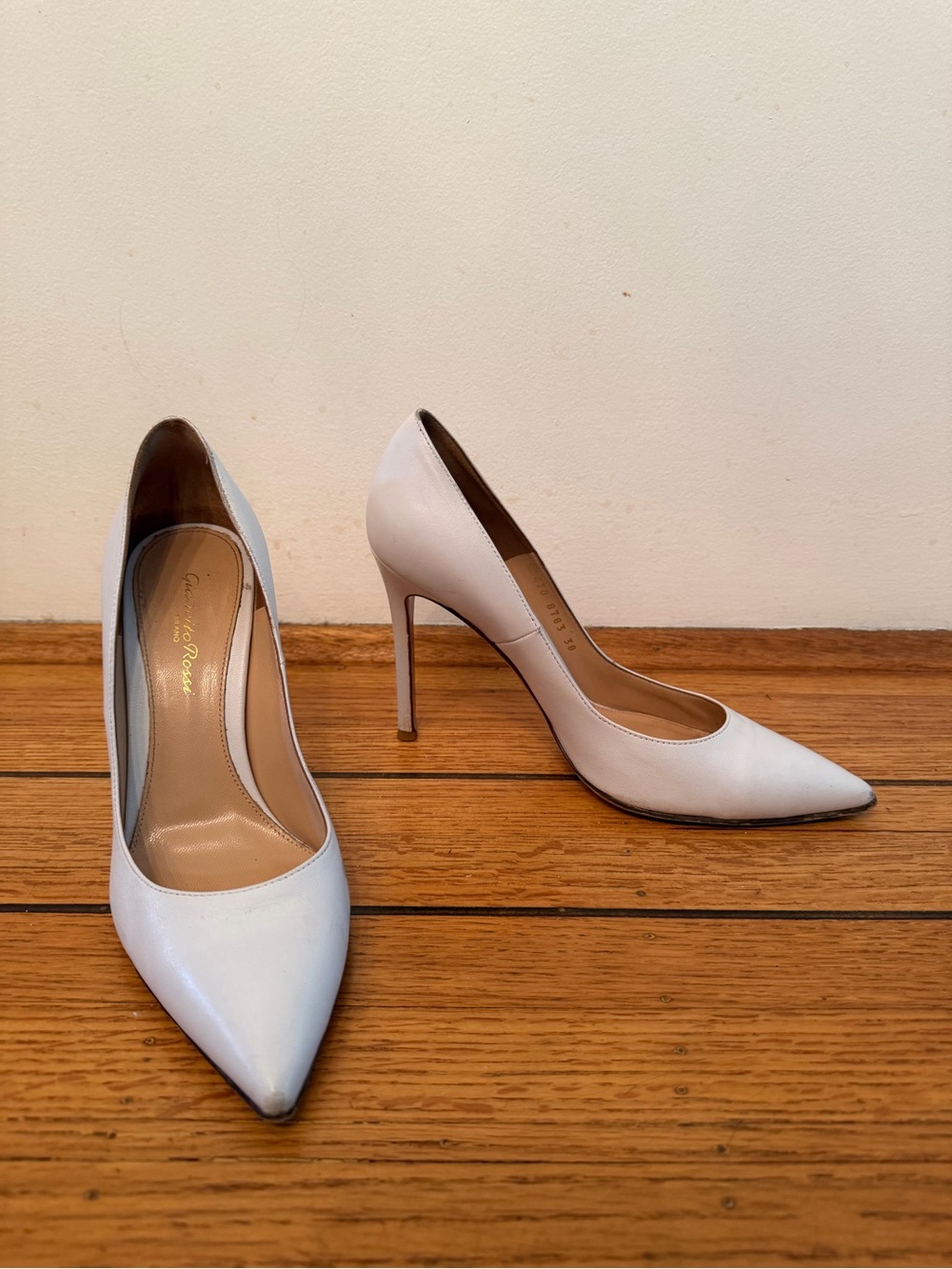 Gianvito Rossi White Leather Pointed Toe Pumps heels shoes  38